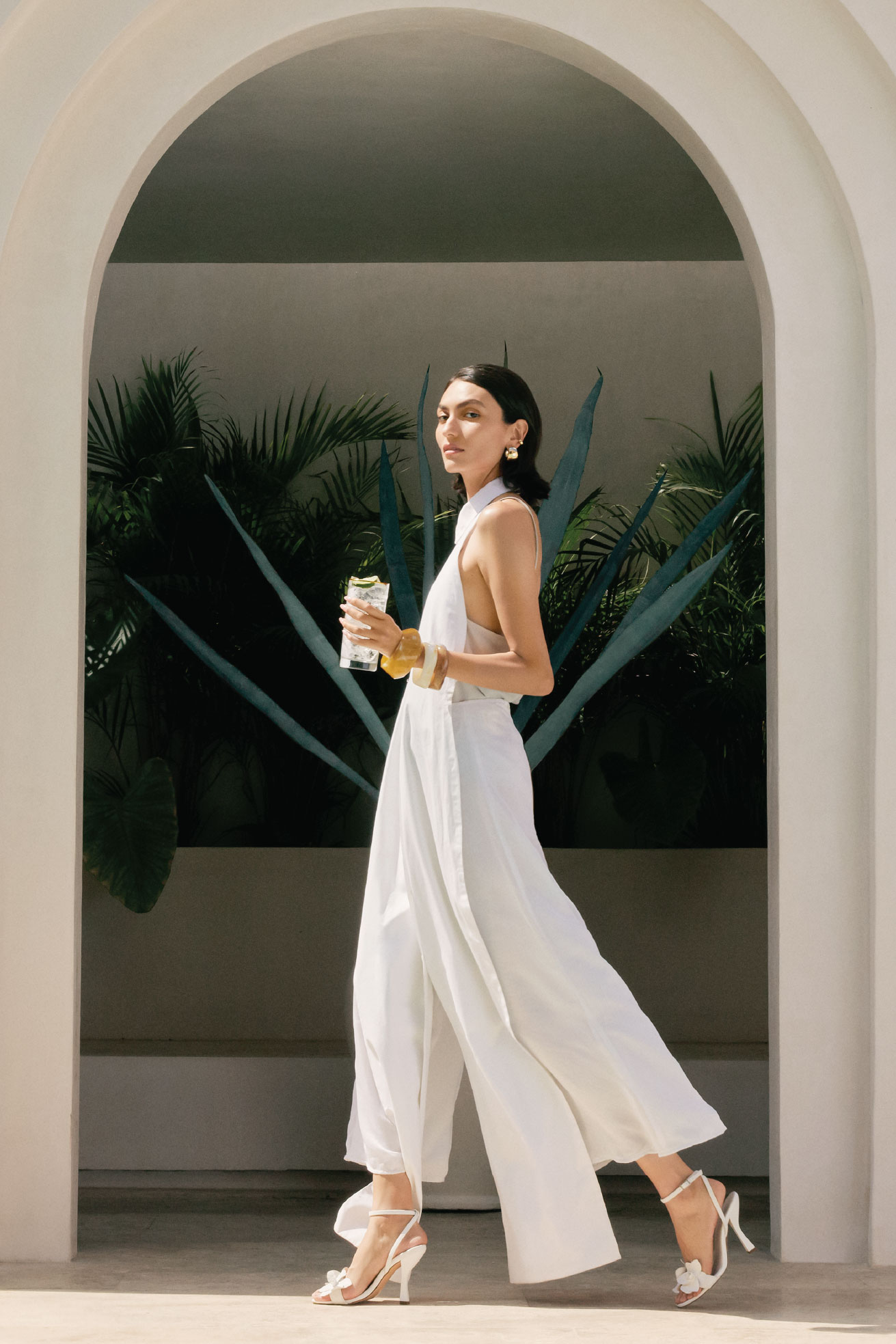 A guest with a tall serve, blue agave behind